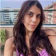 Periodista y publicista especializada en comunicación política y género, finalizando Derecho, se ofrece para dar clases.